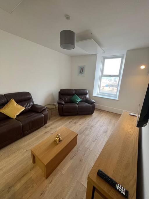 Substantial 5 Bed Townhouse