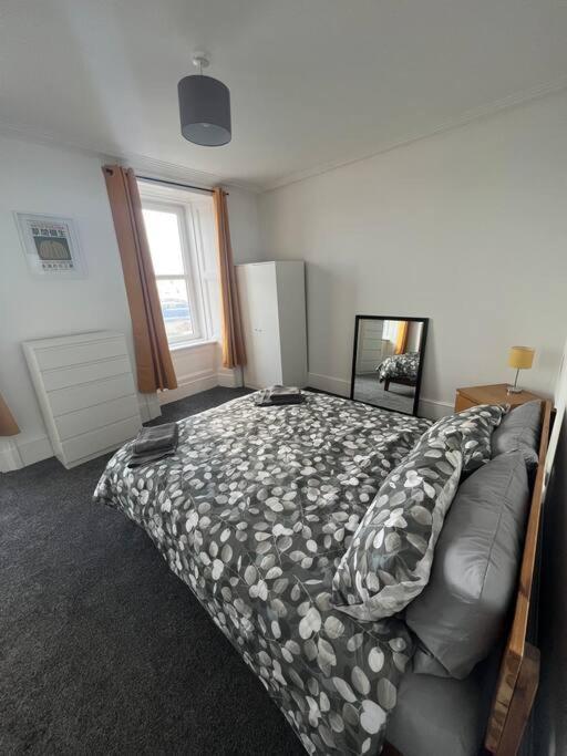 Apartment Substantial 5 Bed Townhouse Peterhead