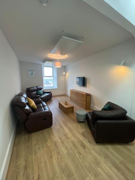 Apartment Substantial 5 Bed Townhouse